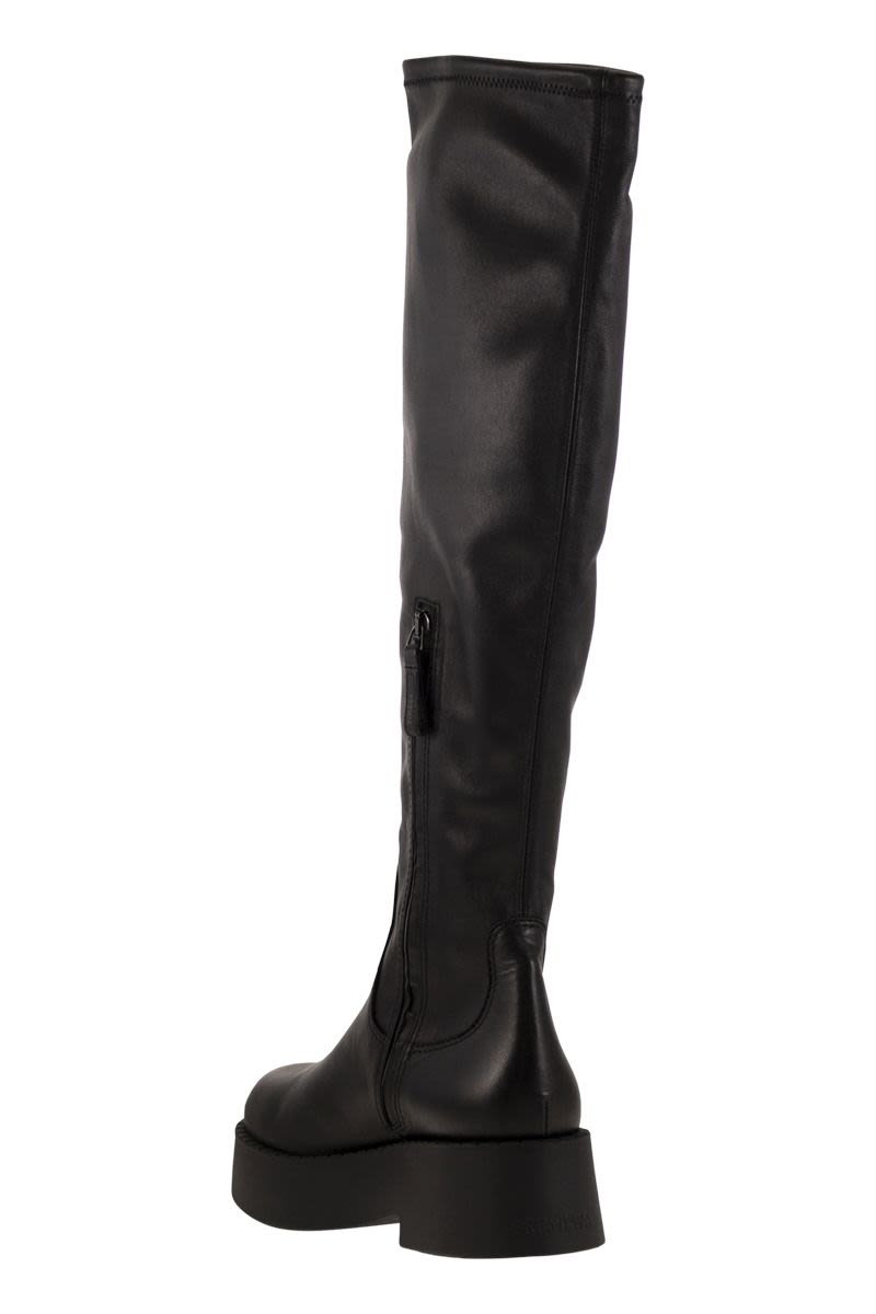 M6832 - High leather boots