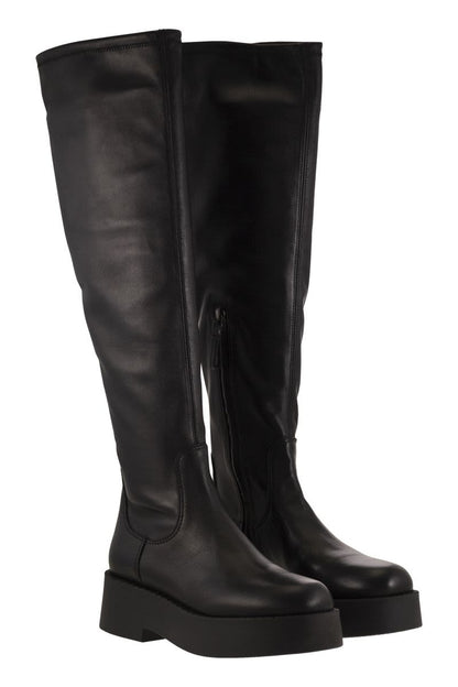 M6832 - High leather boots