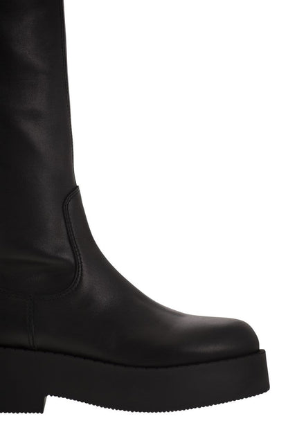 M6832 - High leather boots