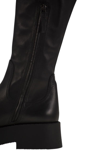 M6832 - High leather boots