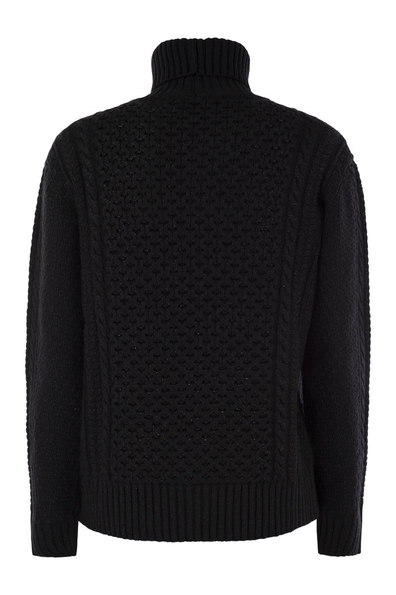 Turtleneck jumper with special workmanship