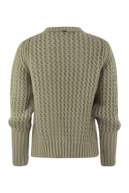 Knitwear in alpaca and wool yarn