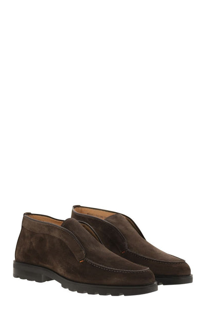 Suede ankle boot without laces