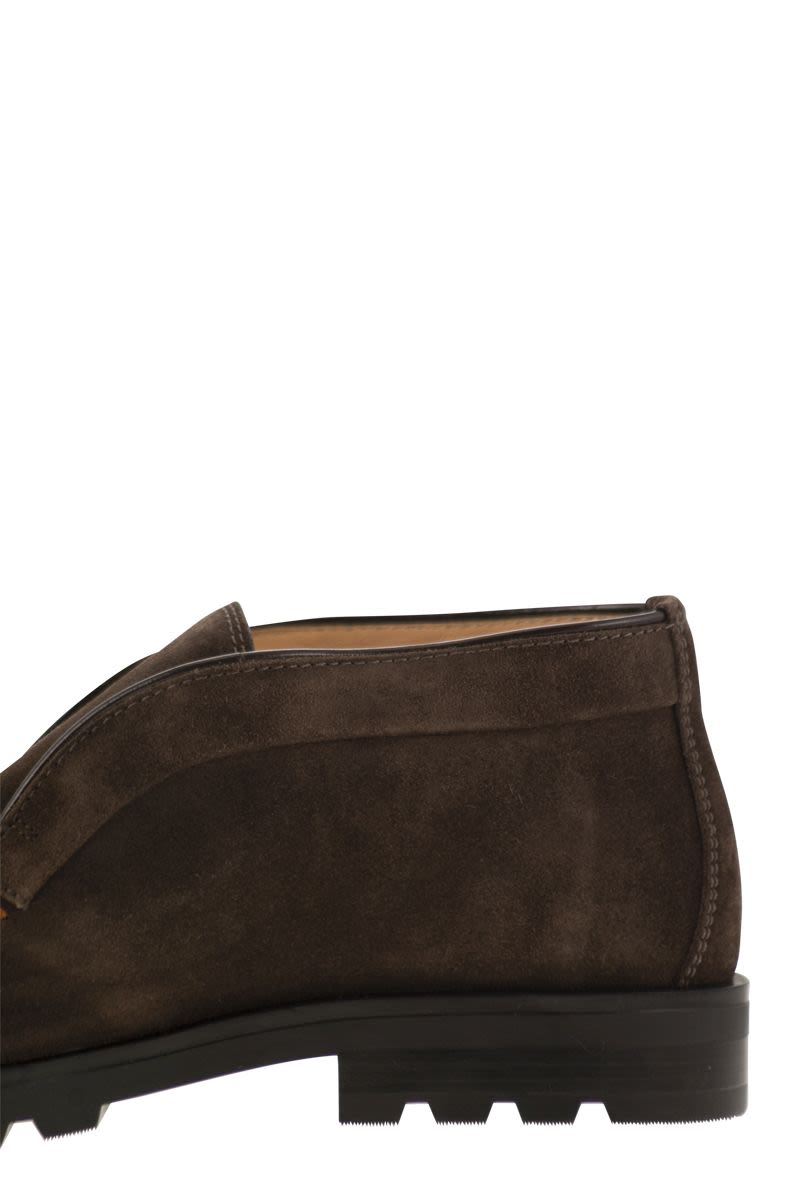 Suede ankle boot without laces