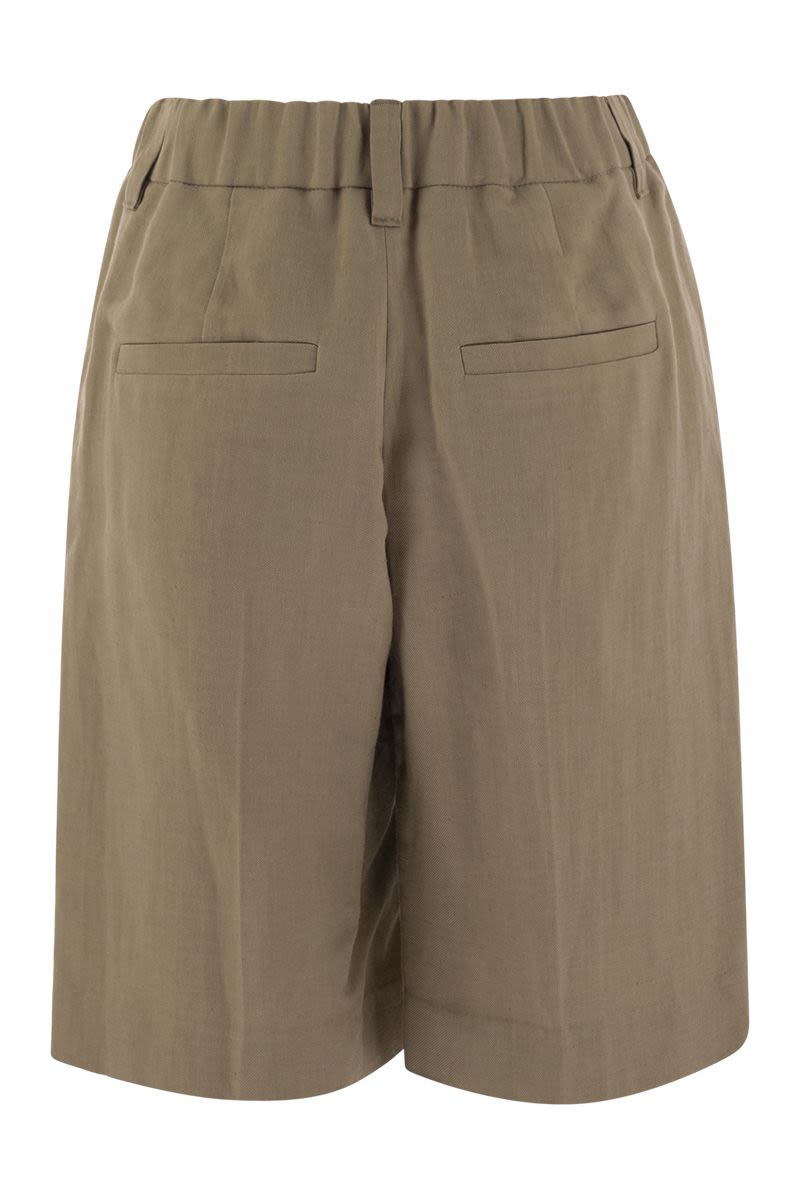 Gathered Waist Bermuda Shorts in Fluid Viscose Linen Twill