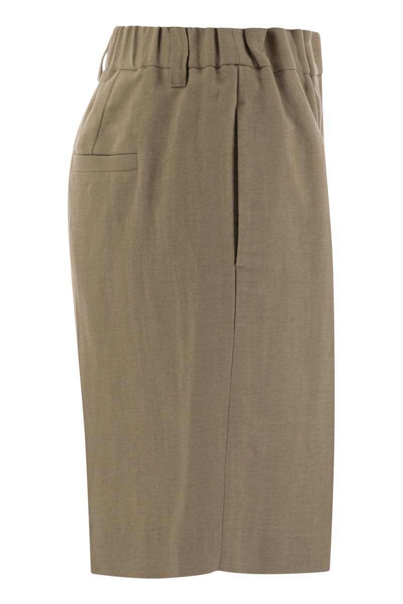 Gathered Waist Bermuda Shorts in Fluid Viscose Linen Twill