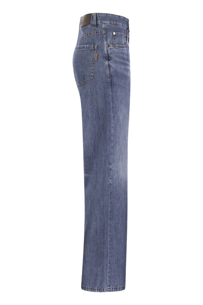 Loose five-pocket trousers in light denim