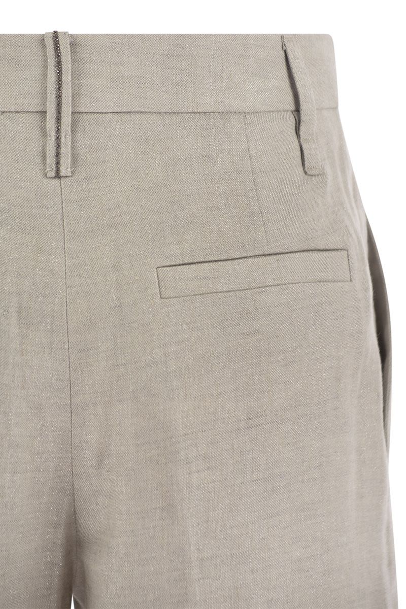 Flared loose-fitting trousers in sparkling linen twill with necklace