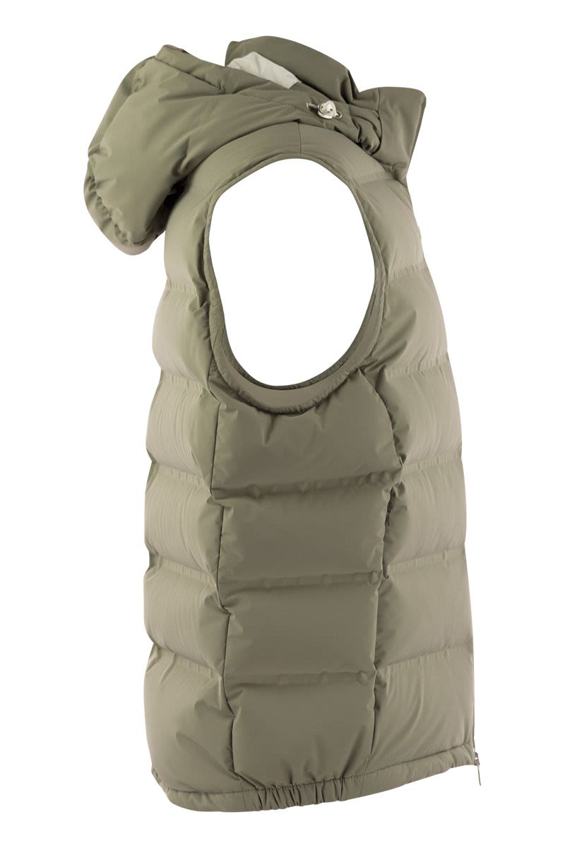 Sleeveless down jacket in membraned taffeta with heat tapes and detachable hood