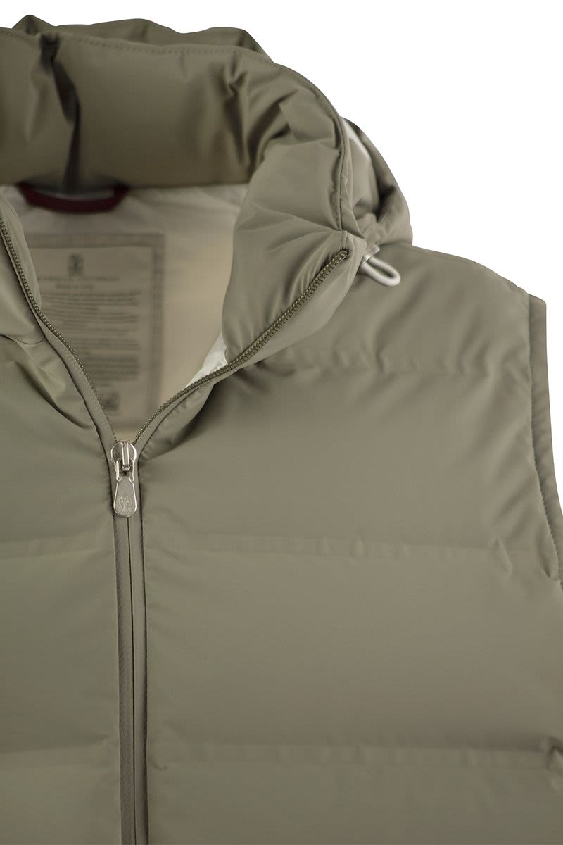 Sleeveless down jacket in membraned taffeta with heat tapes and detachable hood