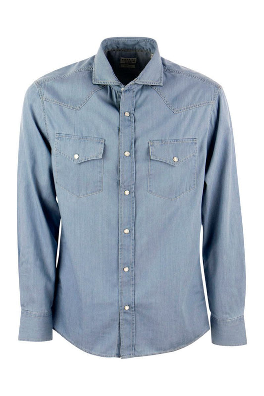 Lightweight denim leisure fit shirt with press studs, epaulettes and pockets