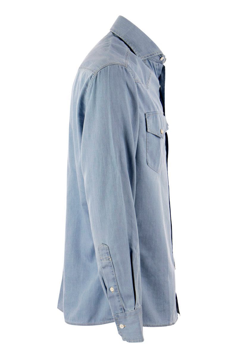 Lightweight denim leisure fit shirt with press studs, epaulettes and pockets