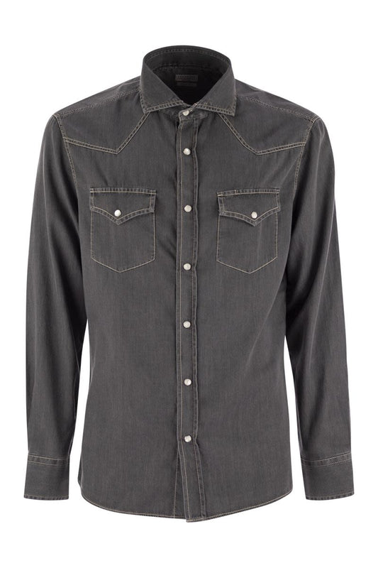 Easy fit shirt in light denim with press studs