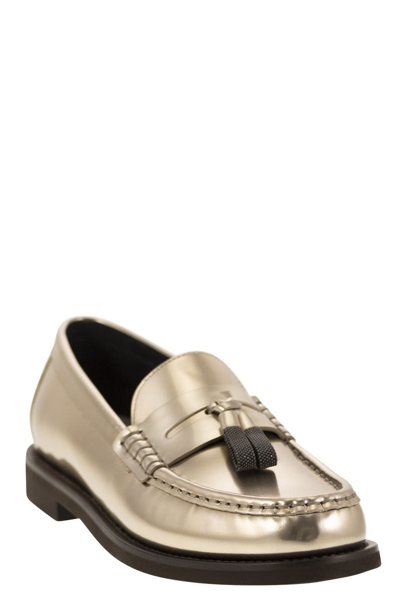 Minimal calfskin moccasin with shiny tassels