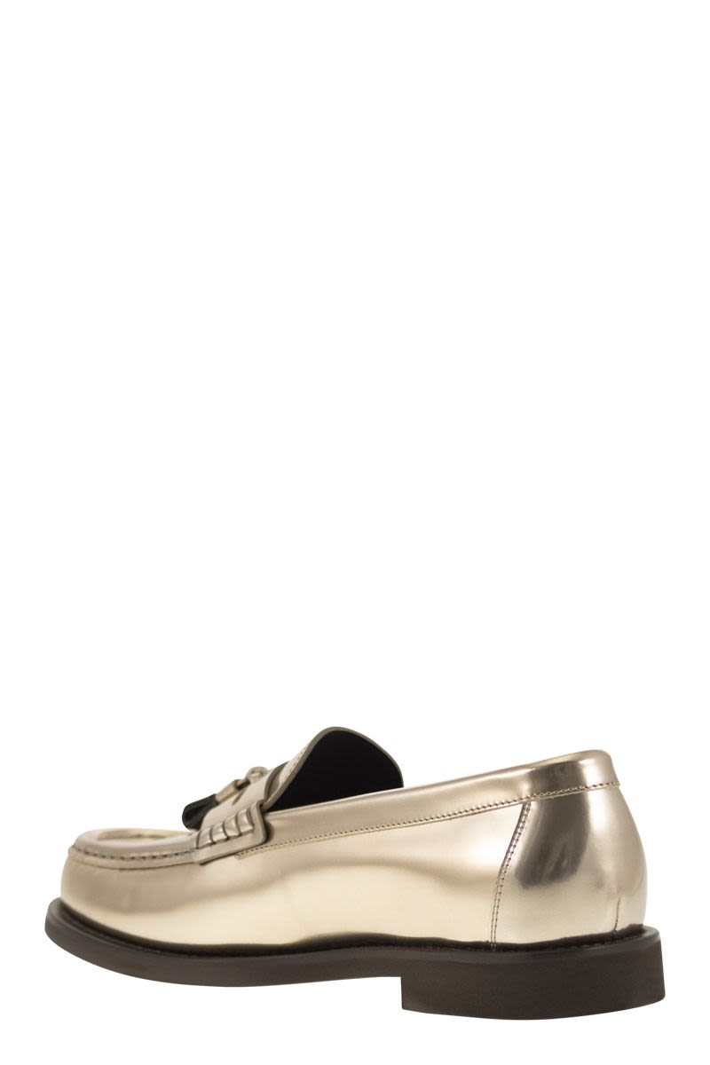 Minimal calfskin moccasin with shiny tassels