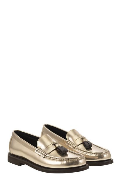 Minimal calfskin moccasin with shiny tassels