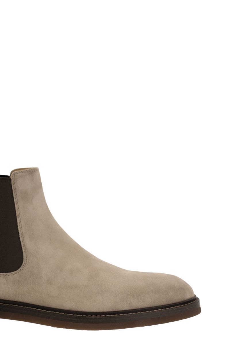 Chelsea Boot in suede