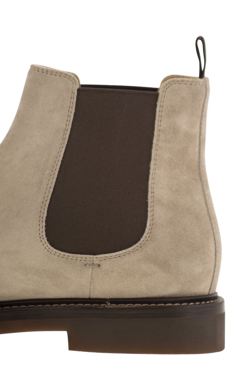 Chelsea Boot in suede