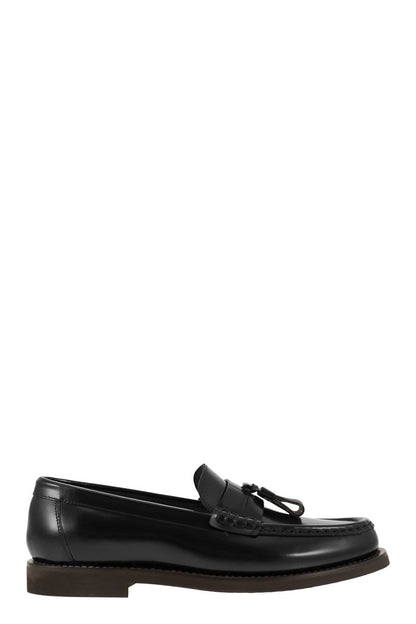 Minimal calfskin moccasin with shiny tassels