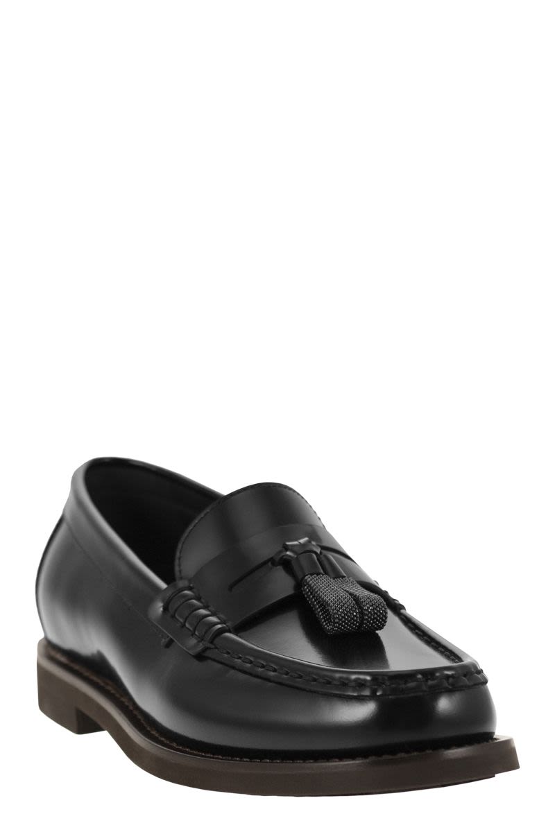 Minimal calfskin moccasin with shiny tassels