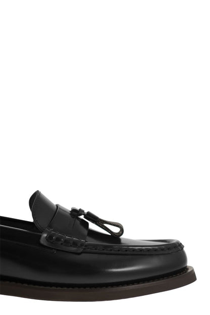 Minimal calfskin moccasin with shiny tassels