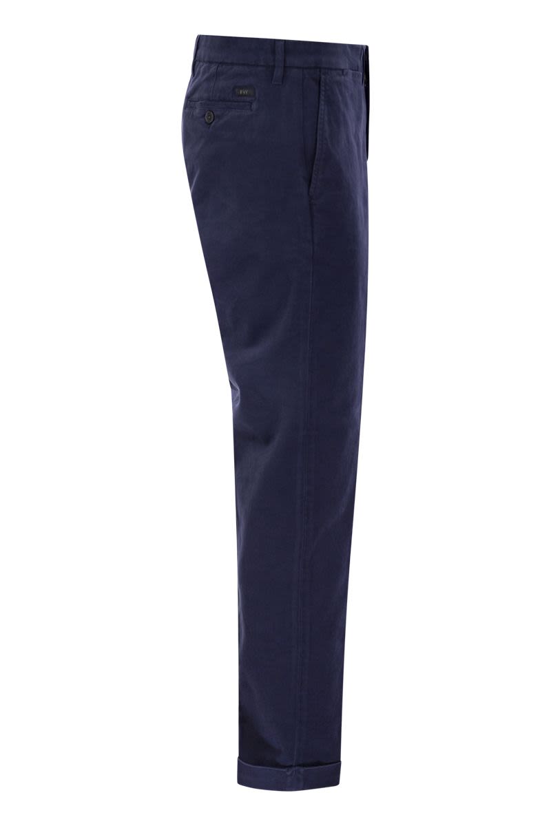 Slim 5-pocket trousers