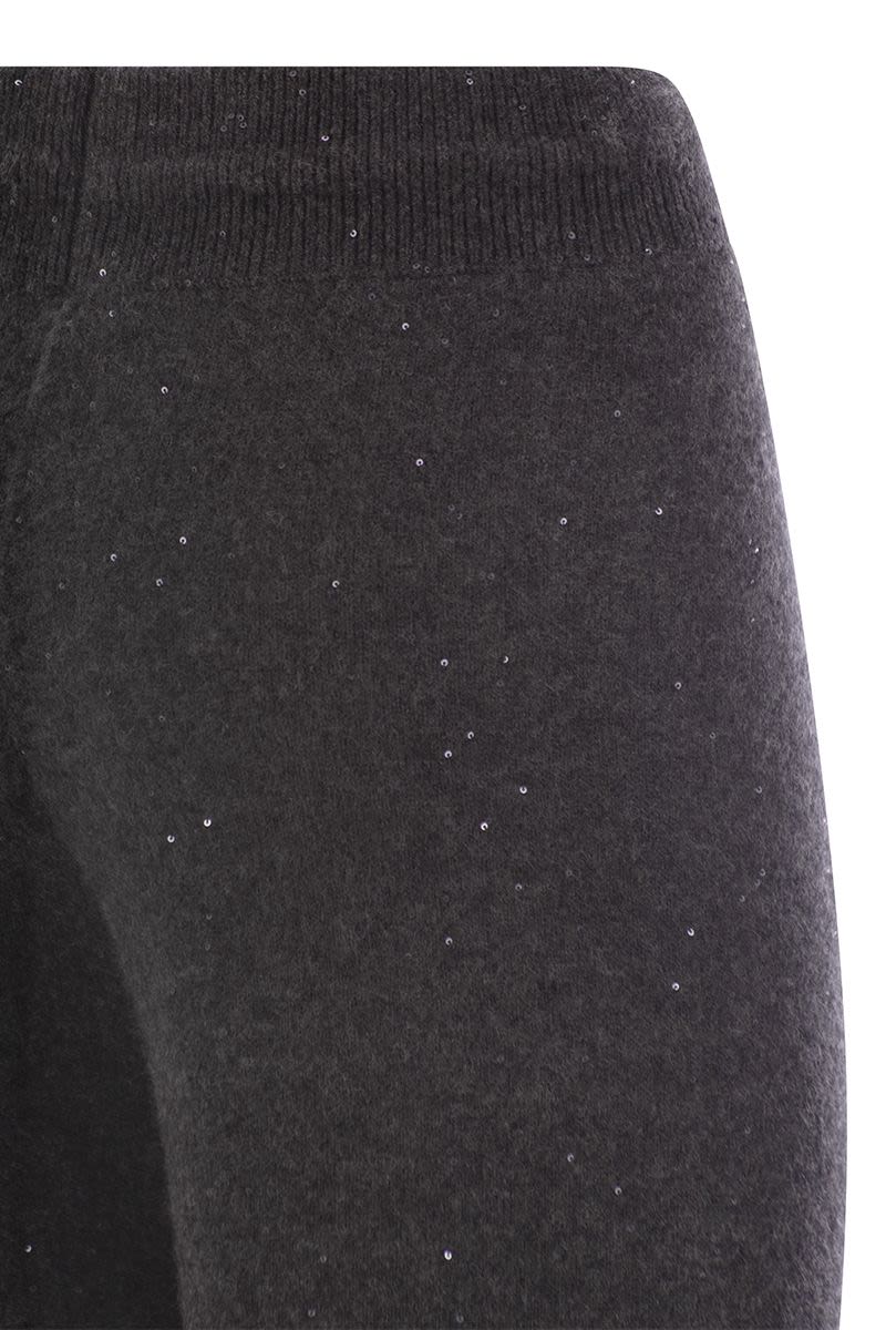 Jogging trousers with sequins