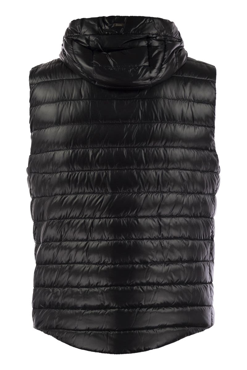 Sleeveless down jacket