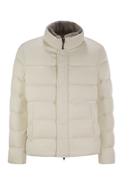 Short down jacket with detachable fur insert