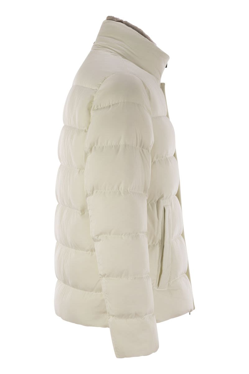 Short down jacket with detachable fur insert