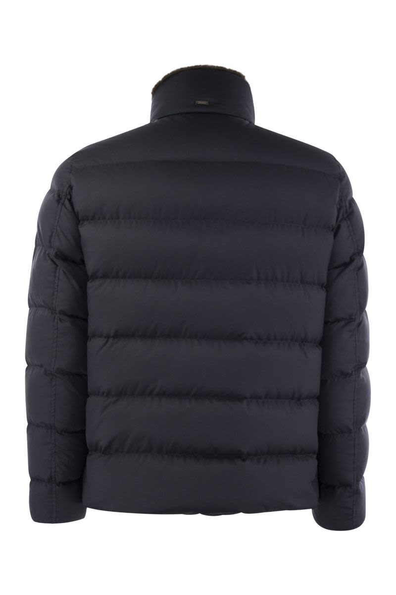 Short down jacket with detachable fur insert