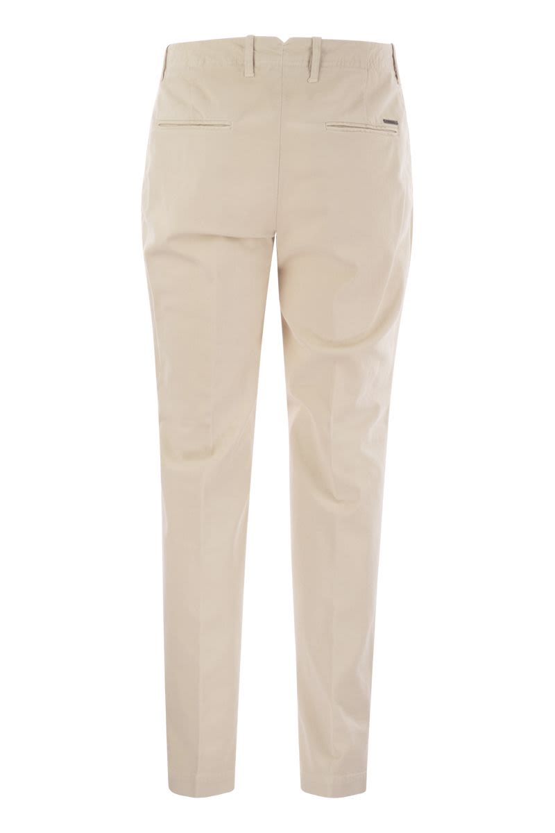 Cotton trousers with darts