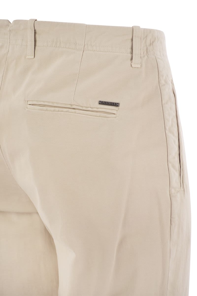 Cotton trousers with darts