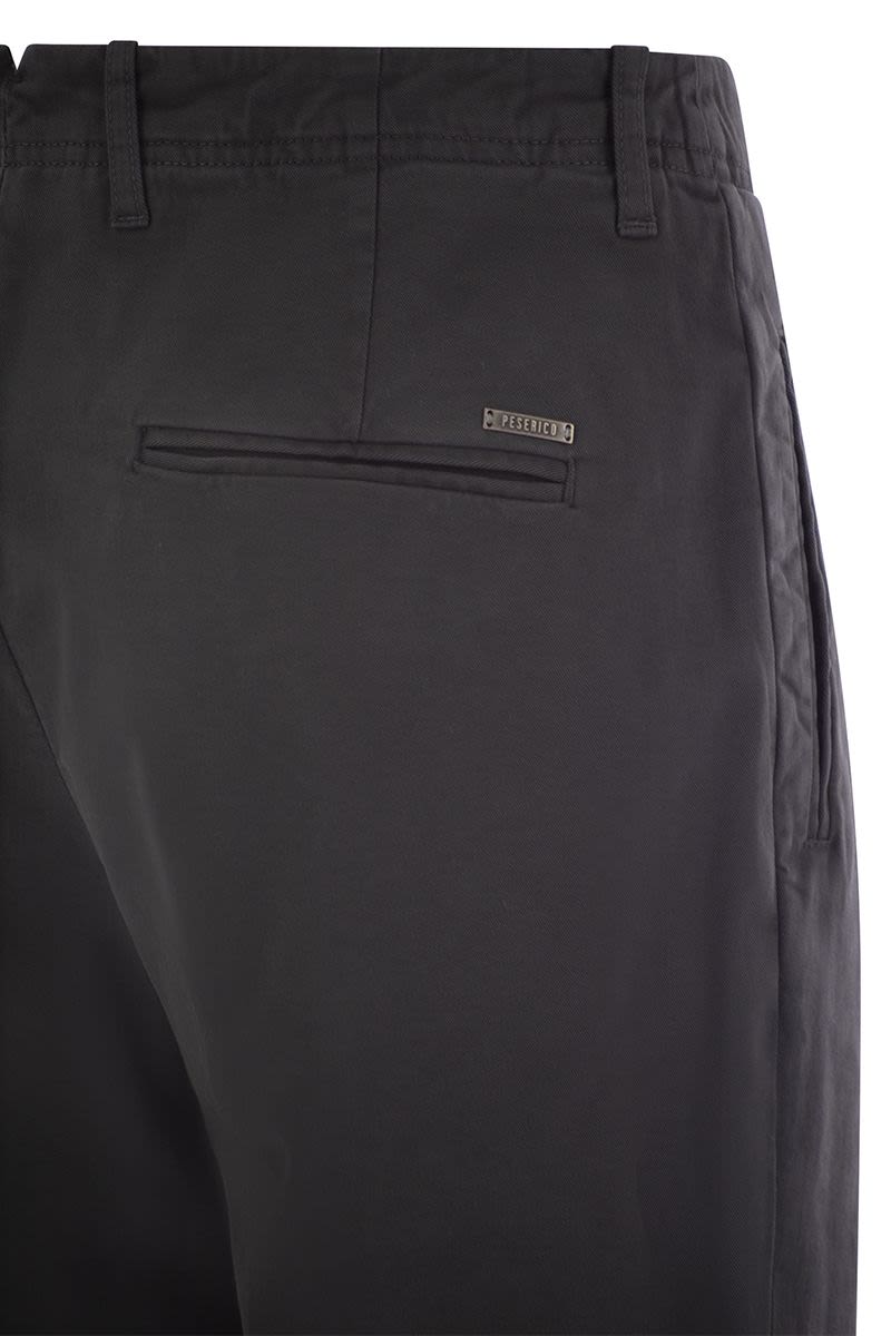 Cotton trousers with darts