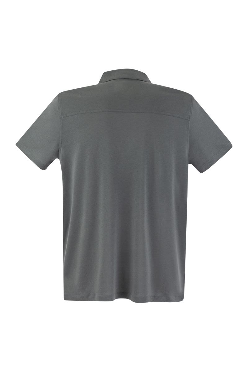 Short-sleeved polo shirt in lyocell