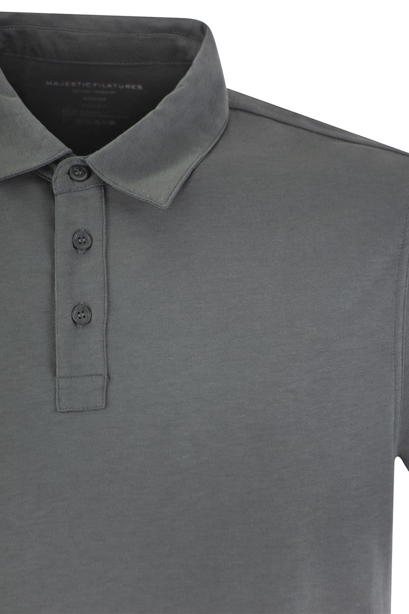 Short-sleeved polo shirt in lyocell