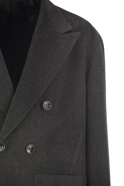 Double-breasted coat in virgin wool