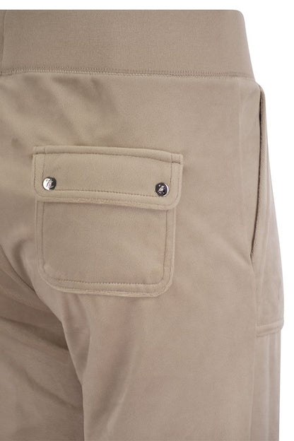 Trousers with velour pockets