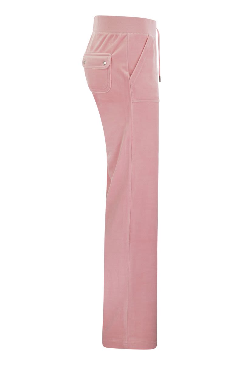 Trousers with velour pockets