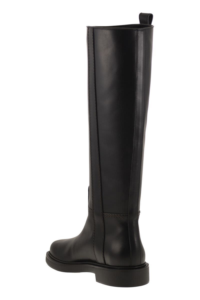 Leather boot