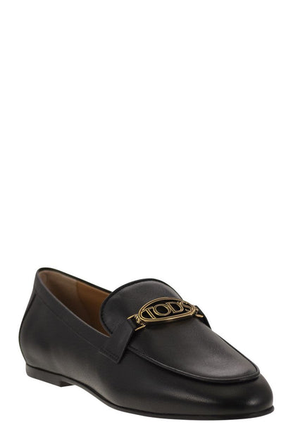 Leather loafer with accessory