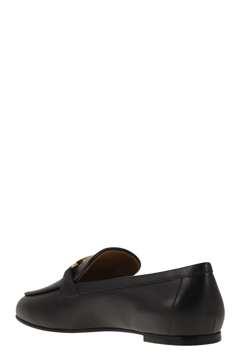 Leather loafer with accessory