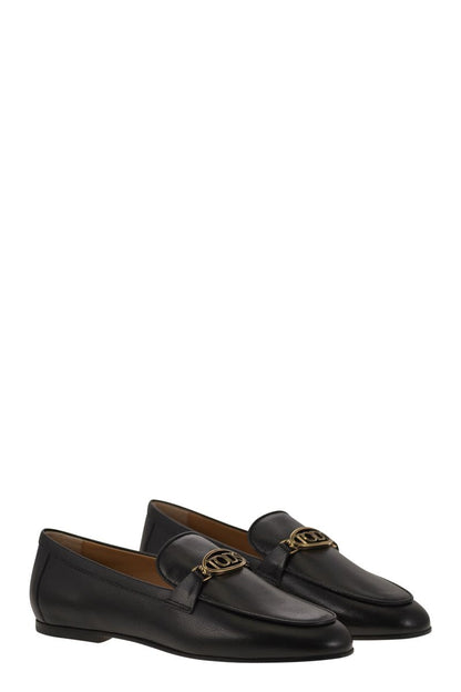 Leather loafer with accessory