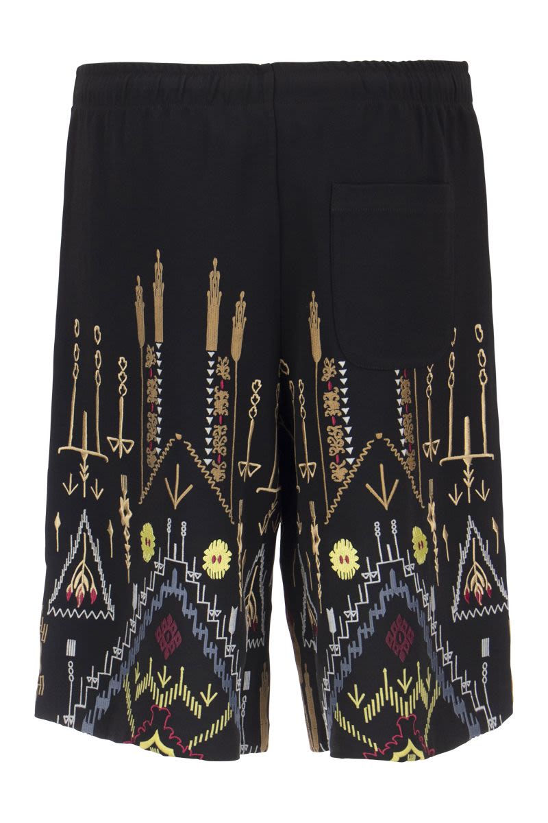 Bermuda shorts with geometric print - VOGUERINI