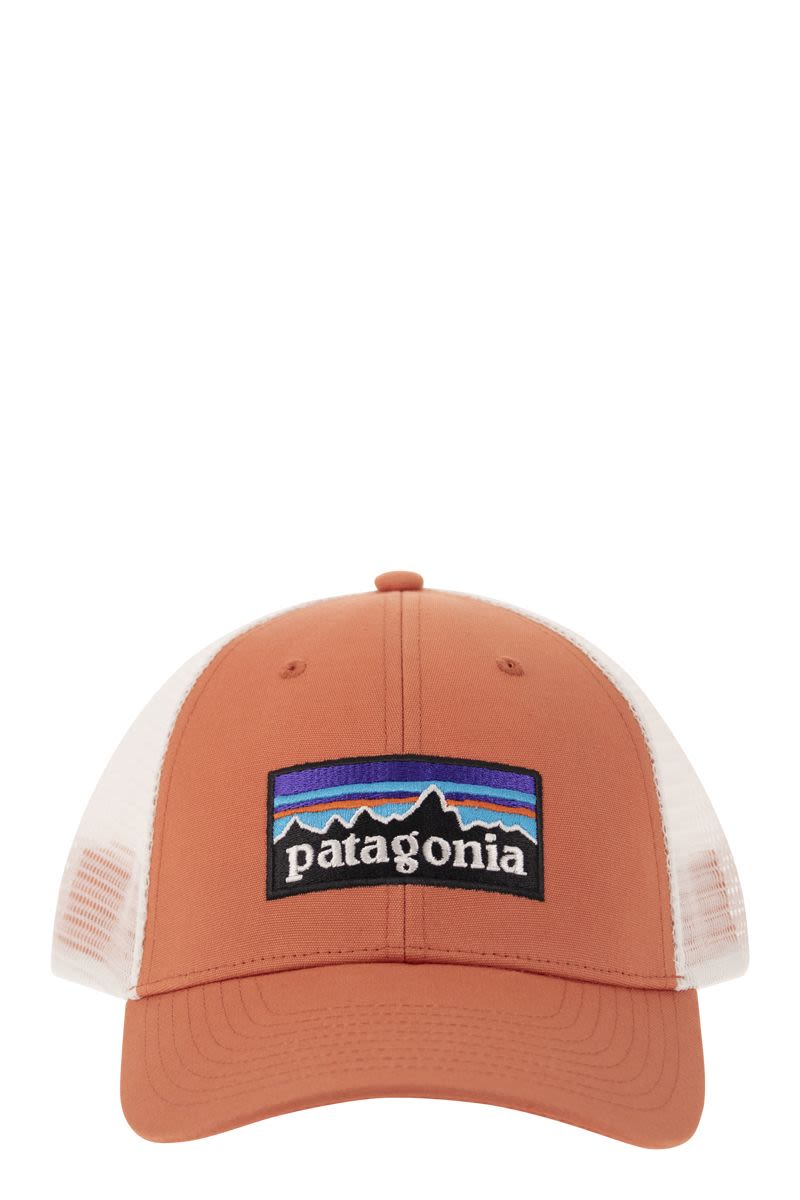 Hat with embroidered logo on the front - VOGUERINI