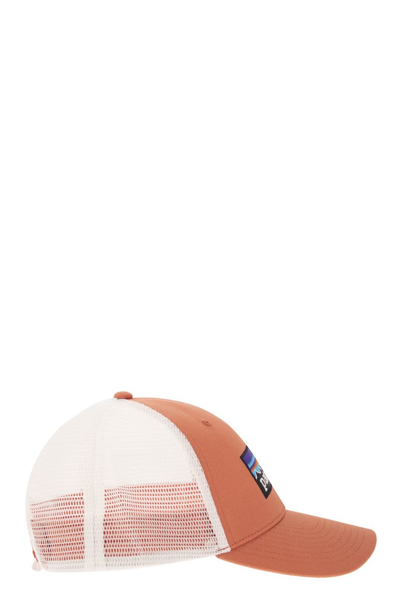 Hat with embroidered logo on the front - VOGUERINI