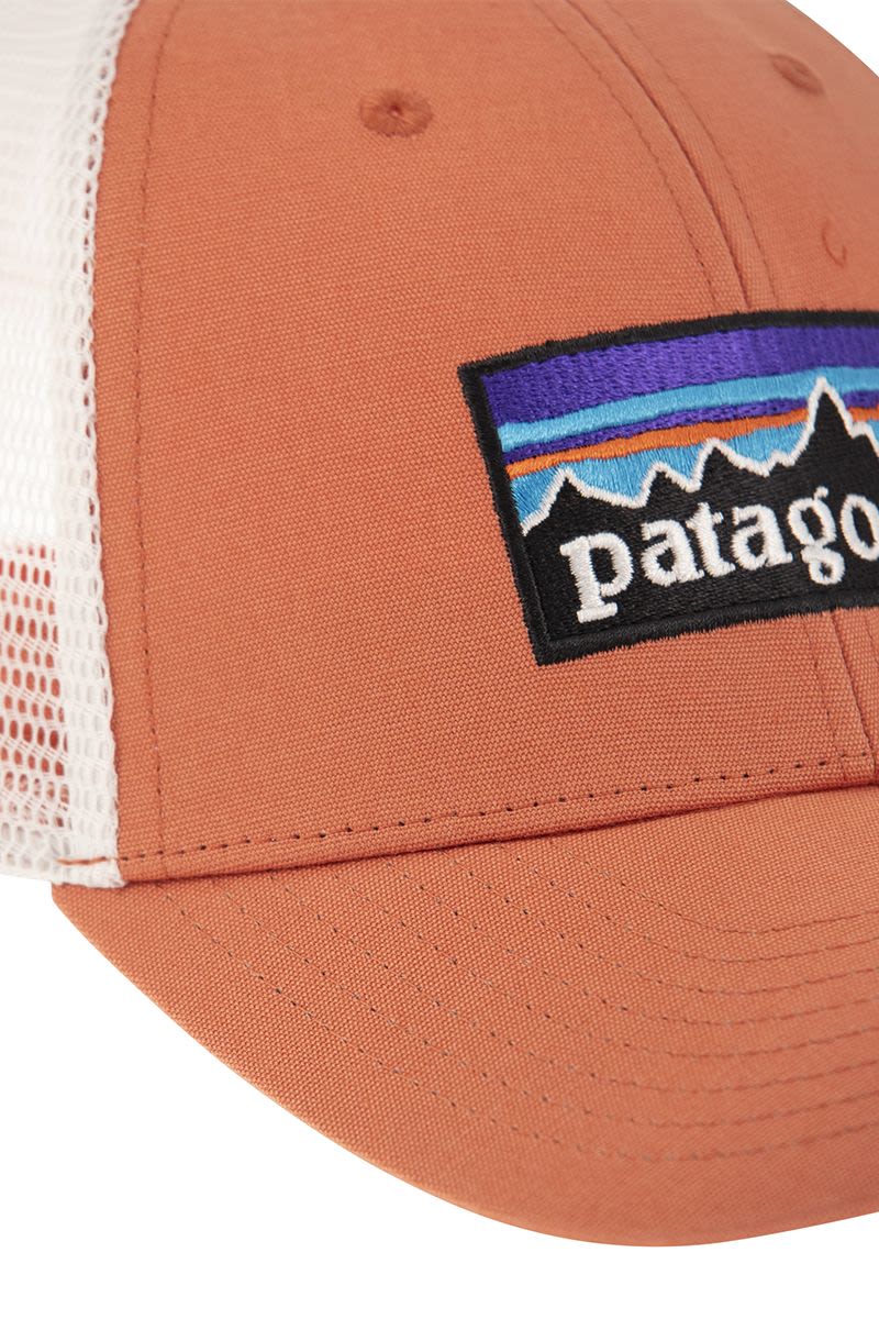 Hat with embroidered logo on the front - VOGUERINI