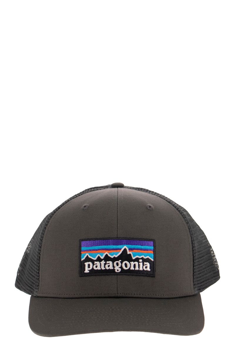 Hat with embroidered logo on the front - VOGUERINI