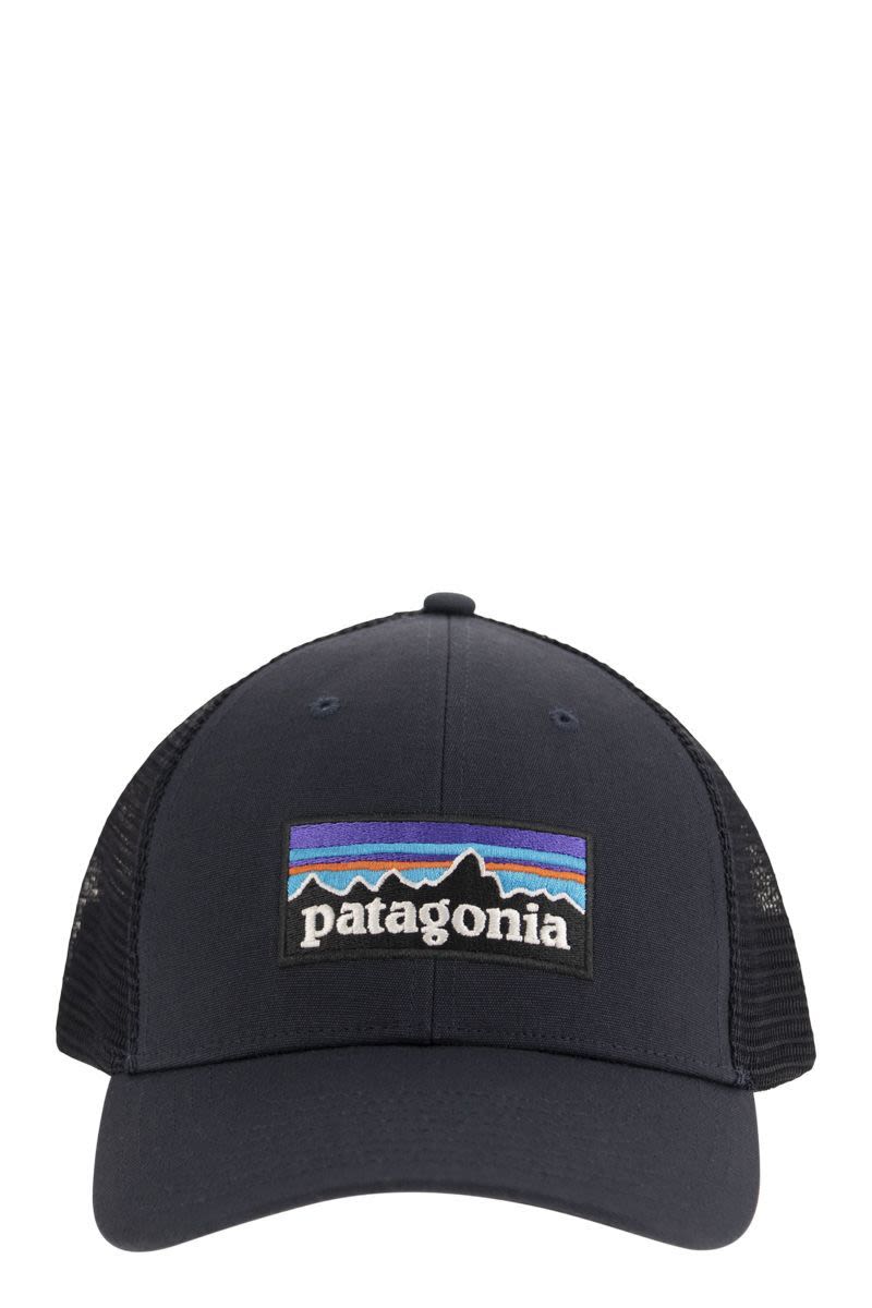 Hat with embroidered logo on the front - VOGUERINI