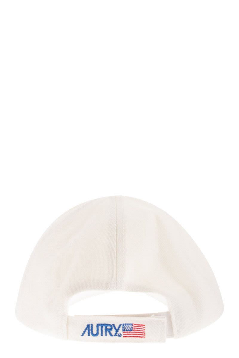 Iconic hat with logo - VOGUERINI